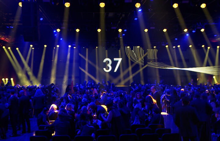  VIAN 21.00_47_22_23.Standbild017 