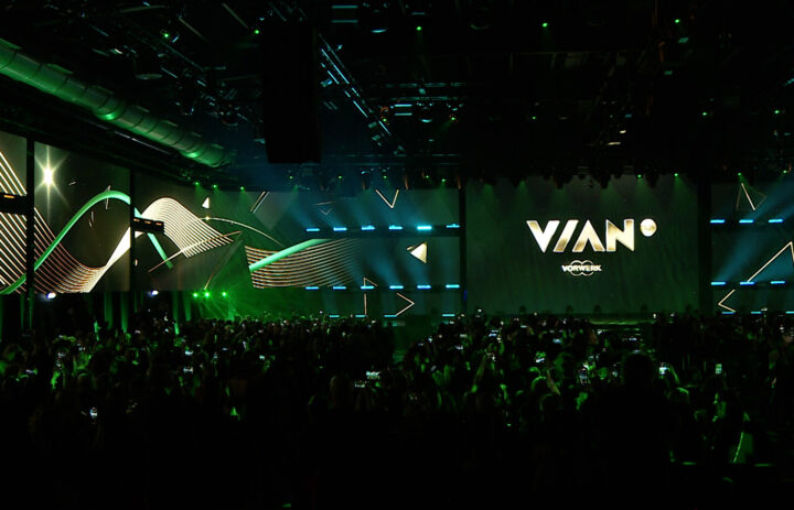  VIAN 21.00_49_10_03.Standbild024 